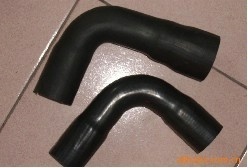 出口汽車(chē)水管、支架及防塵套 河北永康過(guò)濾器科技的專業(yè)橡膠解決方案